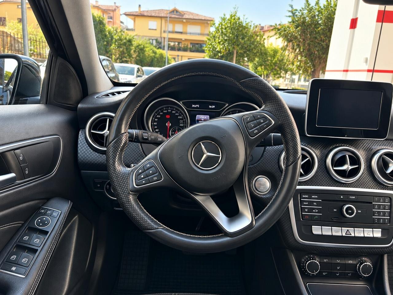 Mercedes-benz A 200 d Premium
