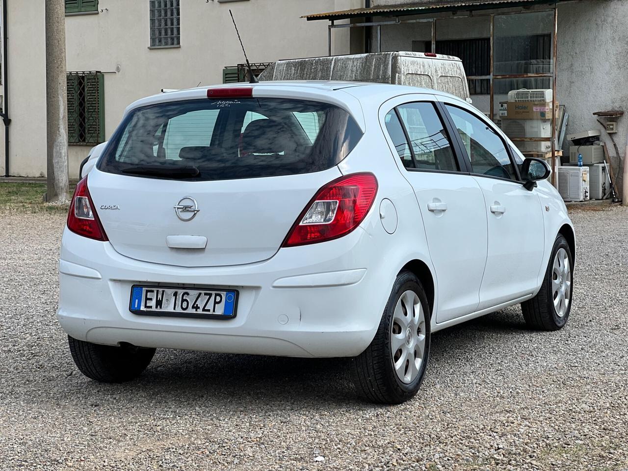 Opel Corsa 1.2 5 porte Sport