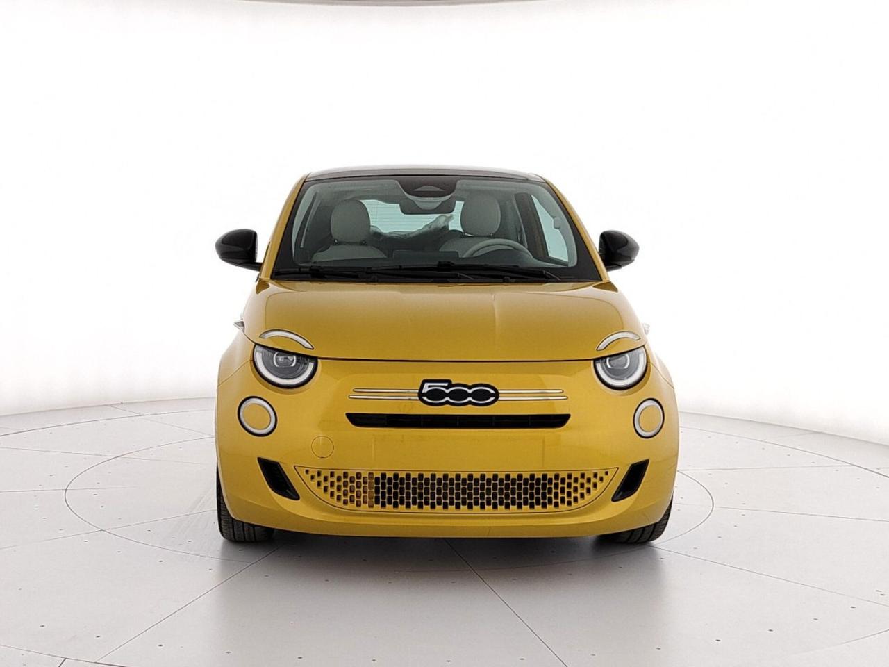 Fiat 500 Berlina Hybrid La Prima