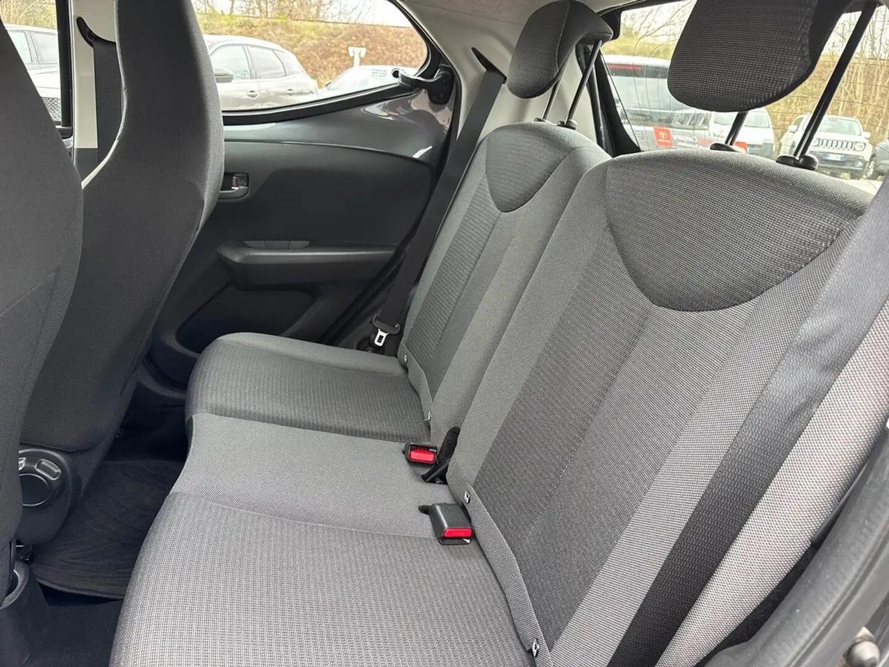 Toyota Aygo Connect 1.0 VVT-i 72 CV 5 porte x-fun