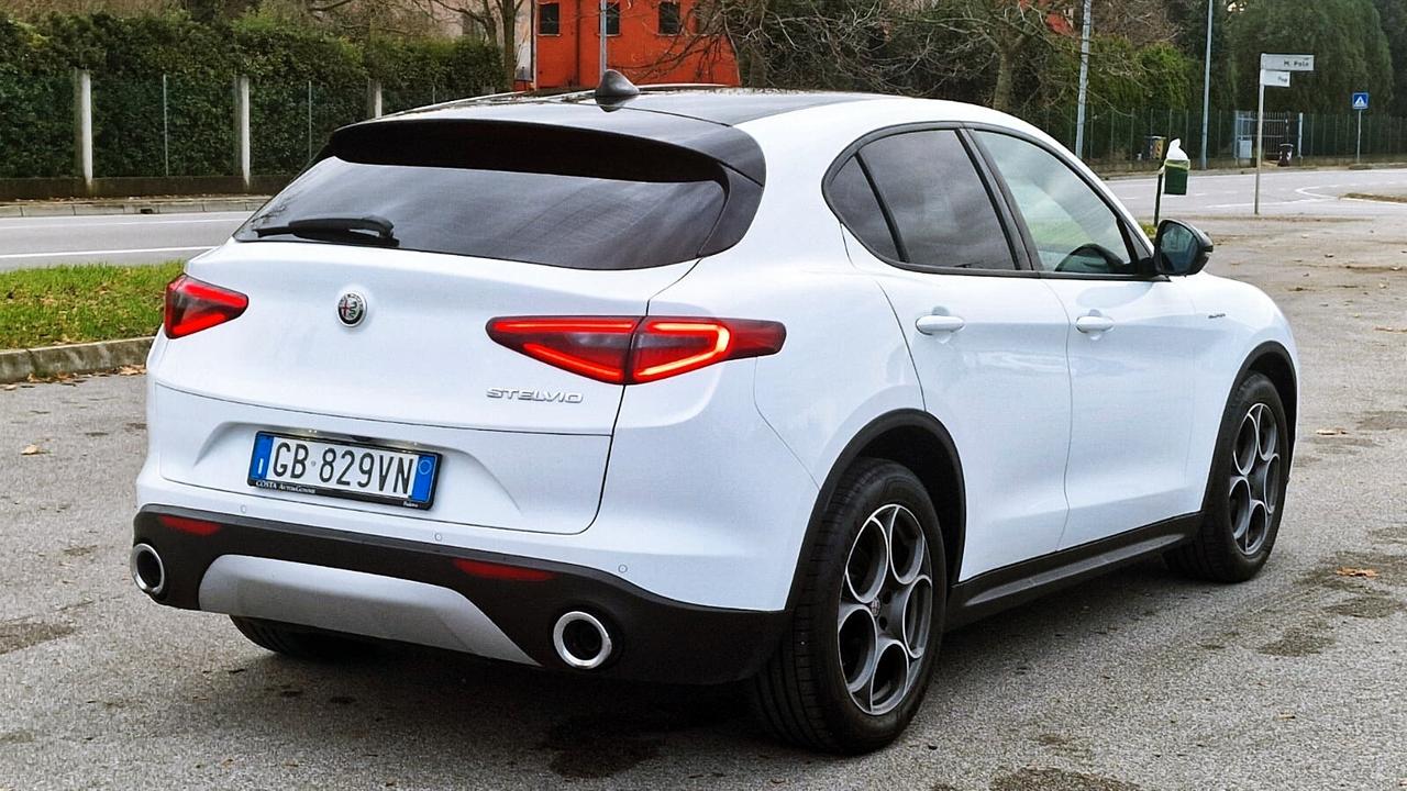 Alfa Romeo Stelvio 2.2 Turbodiesel 160 CV AT8 RWD Super