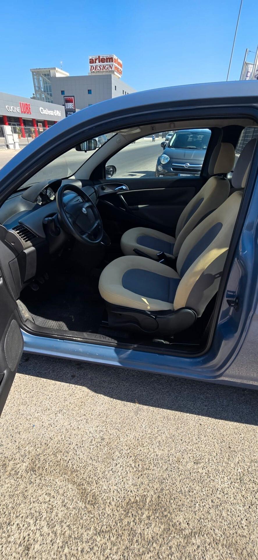 Lancia Ypsilon 1.2 16V Platino