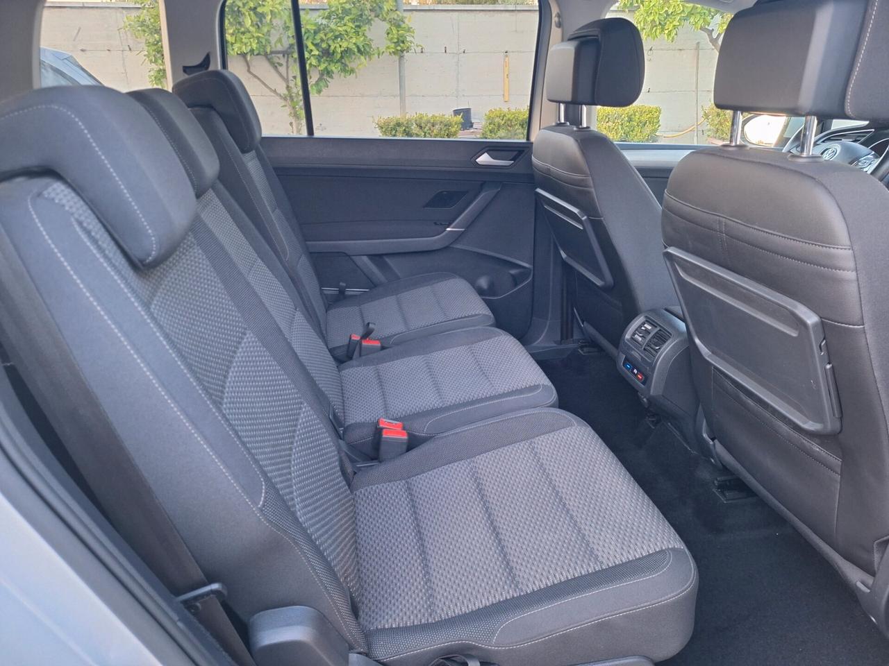 Volkswagen Touran 2.0 TDI 150cv Business NAV+RETROCAM. 2019