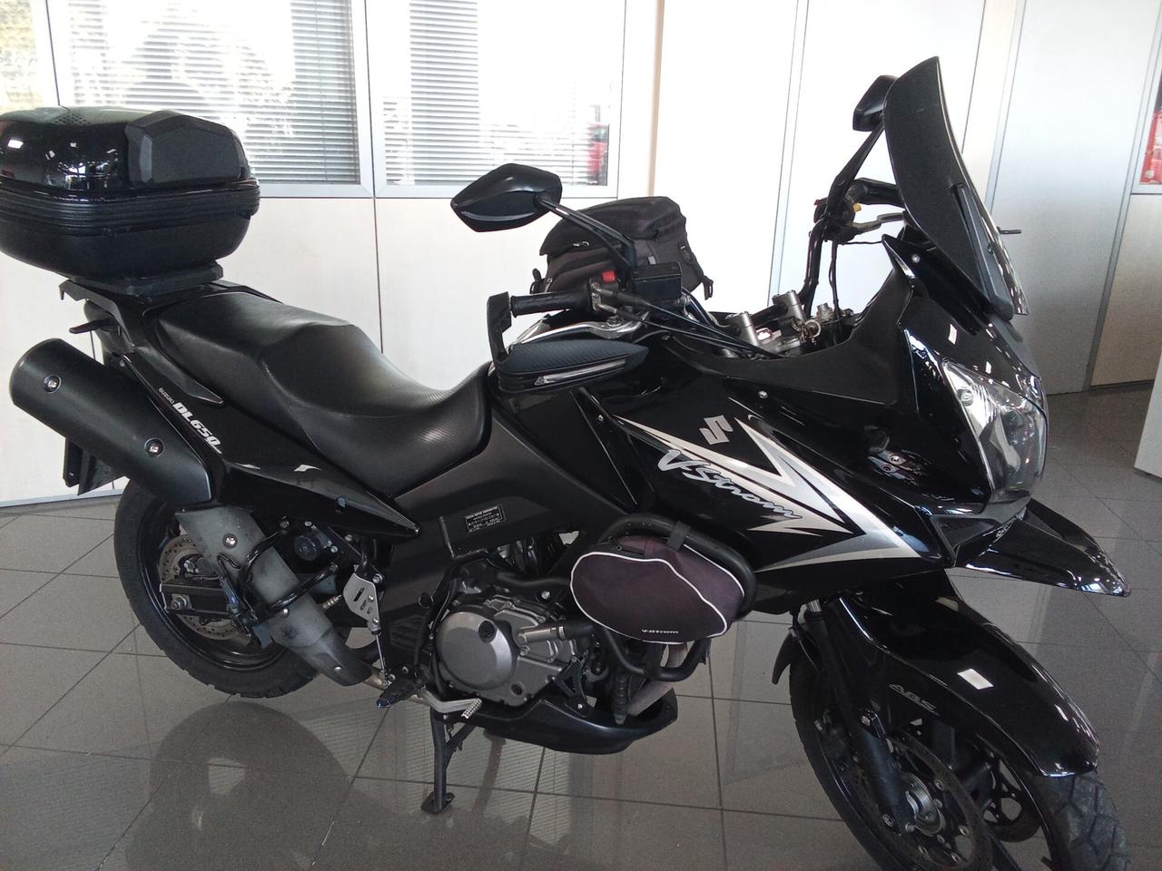 Suzuki V Strom DL 650 Con Bauletto