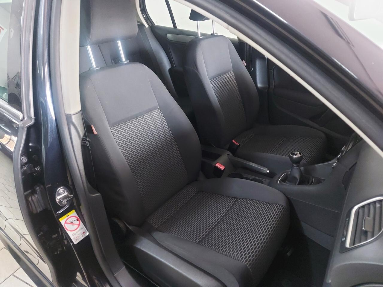 Volkswagen Golf 1.6 TDI Unico prop 2011