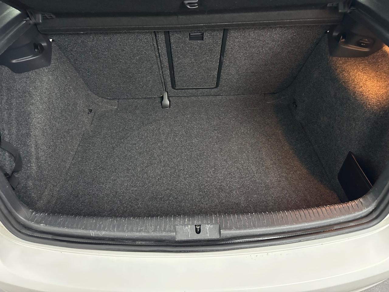 Volkswagen Golf 2.0 TDI 140CV DPF DSG 5p. Highline