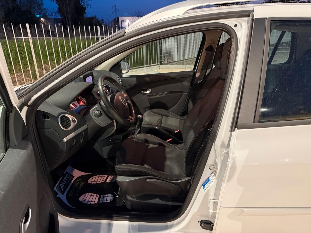 Renault Clio 1.2 16V TCE 105CV SporTour Live!