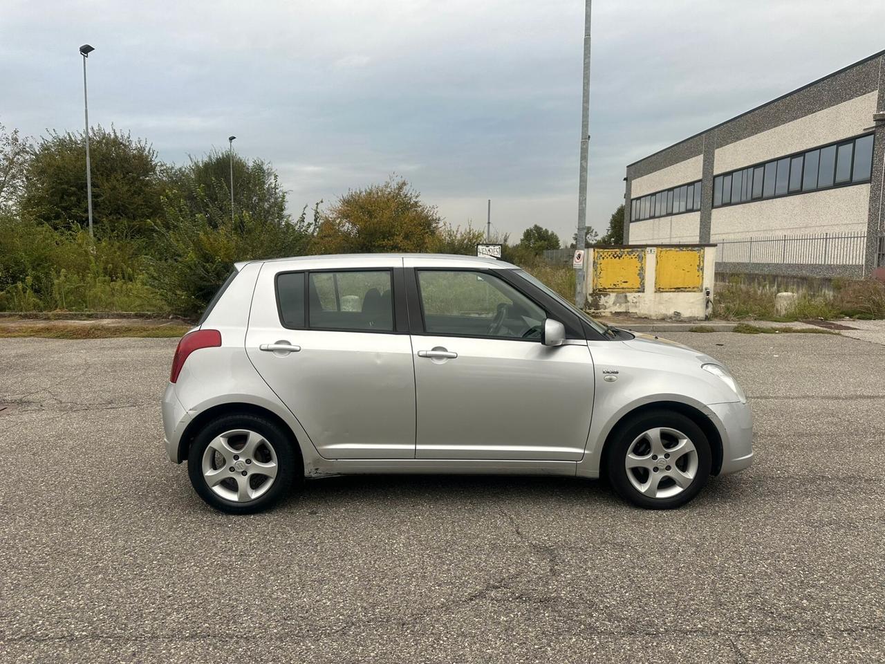 Suzuki Swift 1.3 DDiS 5p. GLX