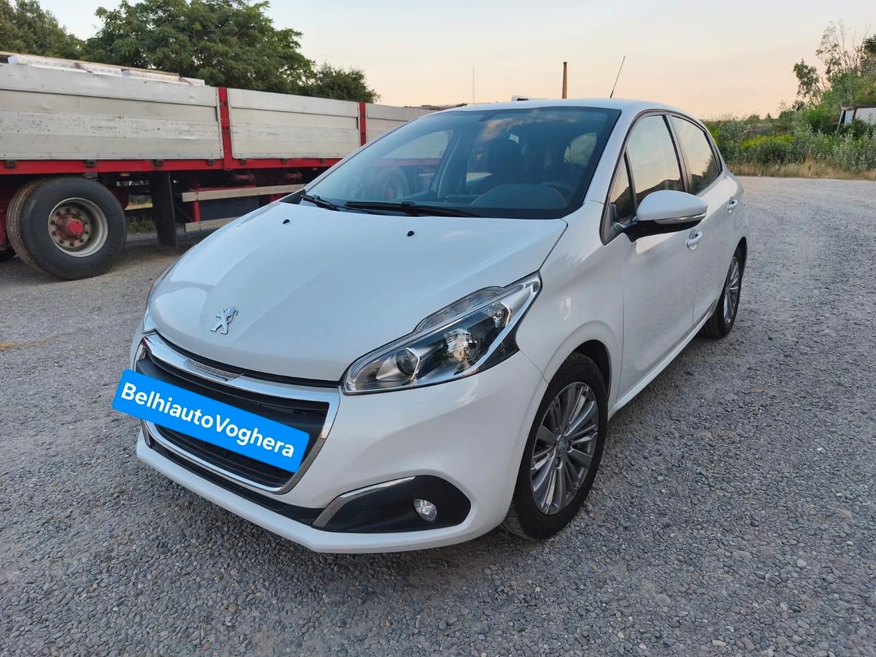 Peugeot 208 2017---1.2 Benzina Neopatentati
