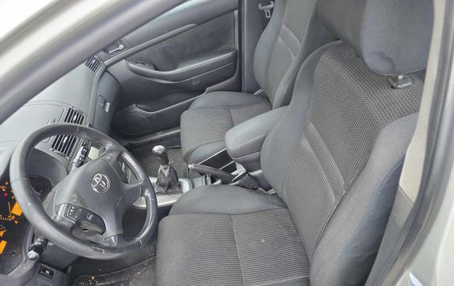 TOYOTA Avensis BENZINA/GPL 1.8 16V SW senza nessun lavoro da fare