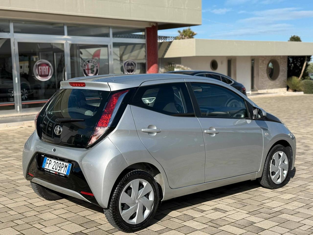 Toyota Aygo 1.0 VVT-i 69 CV 5 porte x-play