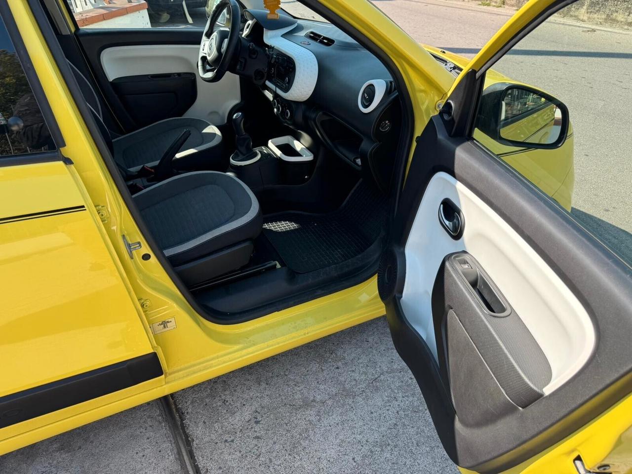 Renault Twingo Piccola, Gialla e Pronta a Tutto