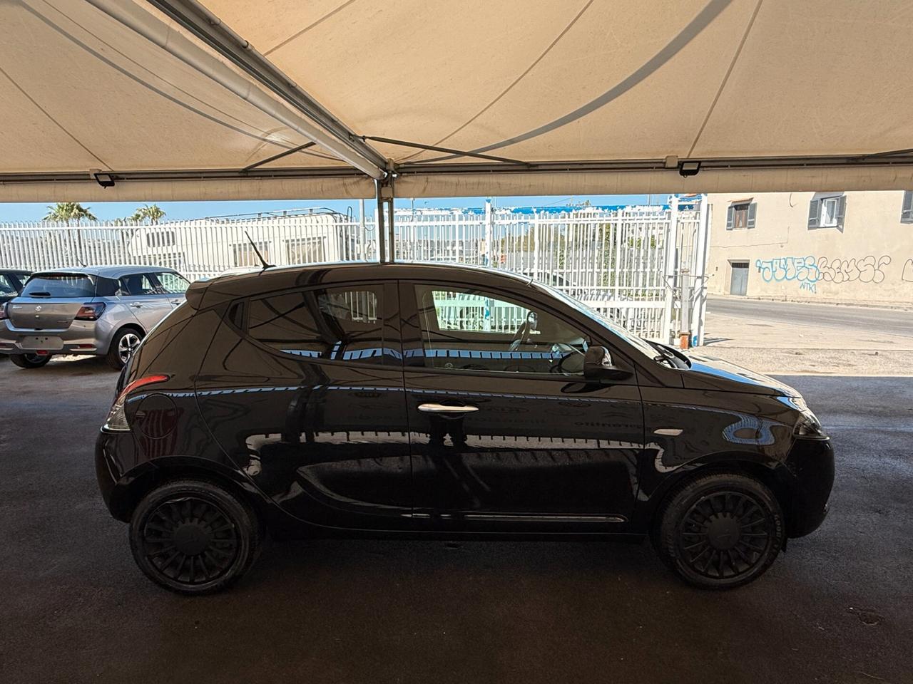 Lancia Ypsilon 1.0 FireFly 5 porte S&S Hybrid Ecochic Silver