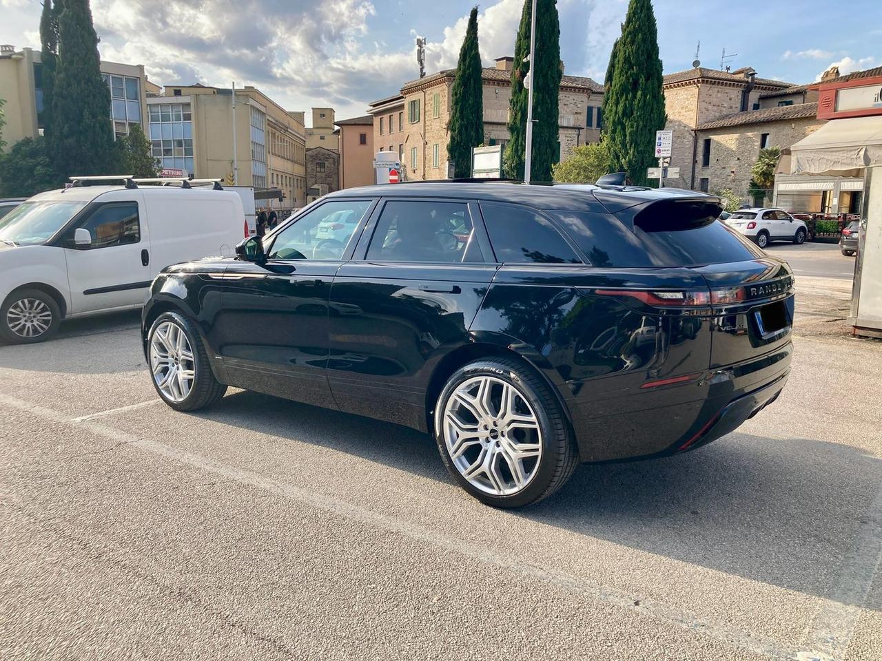 Land Rover Range Rover Velar D 240 R-Dynamic SE