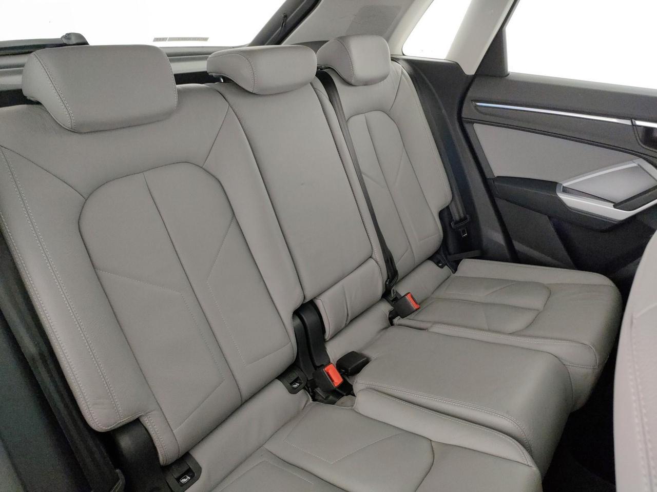 Audi Q3 45 1.4 tfsi e business s-tronic