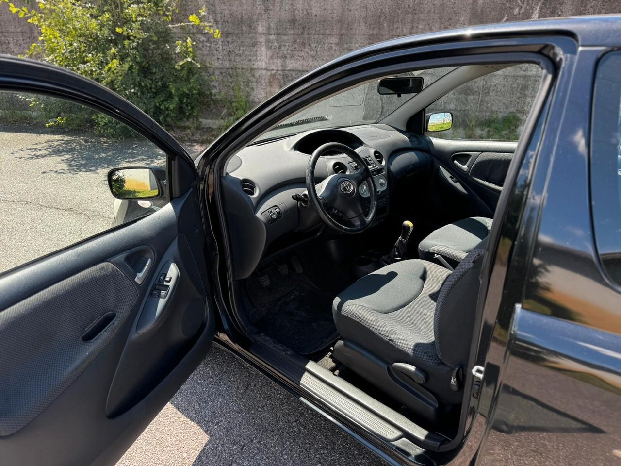 Toyota Yaris 1.3i 16V cat 3 porte Sol