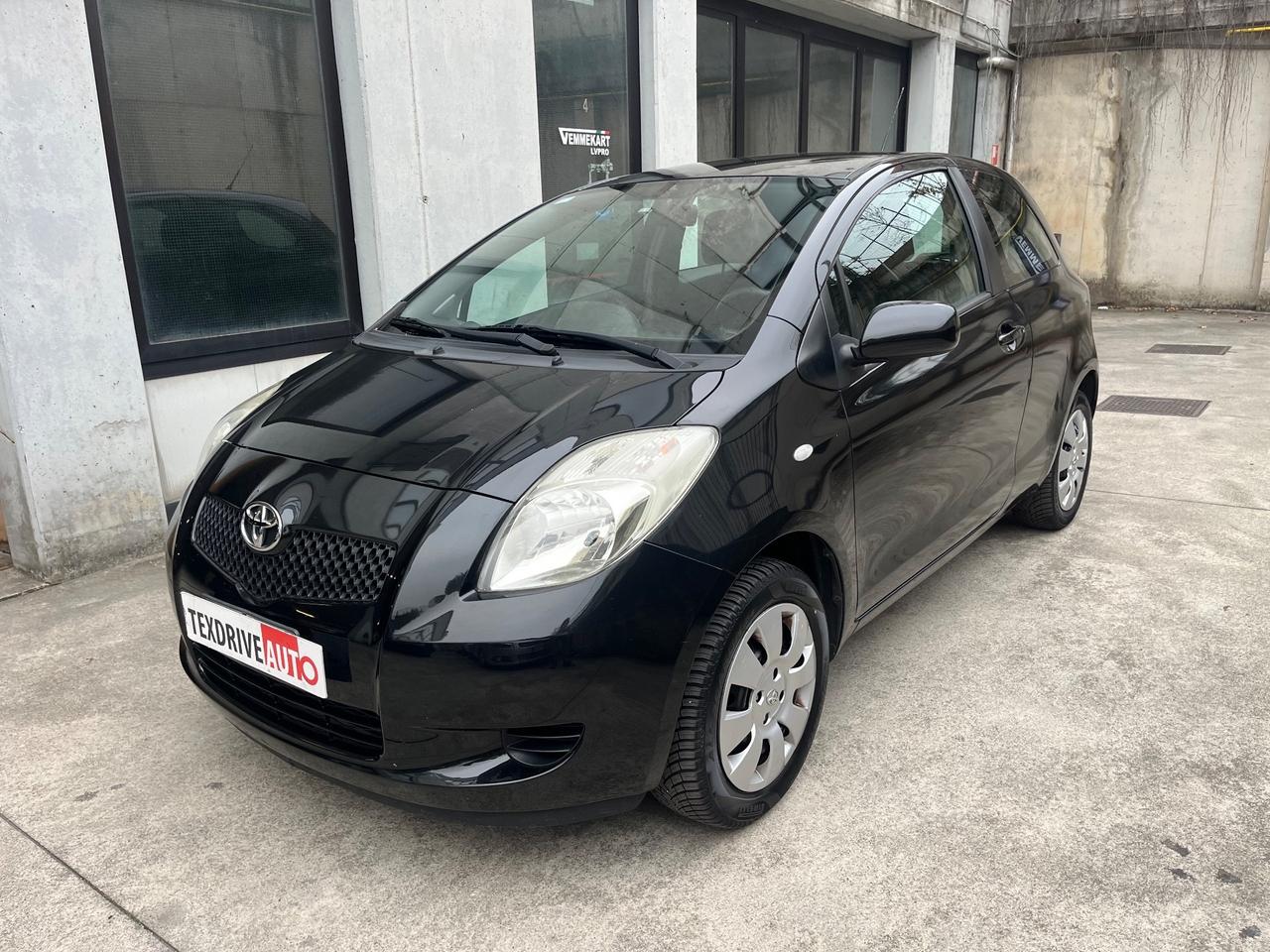 Toyota Yaris 1.0 3 porte Sol