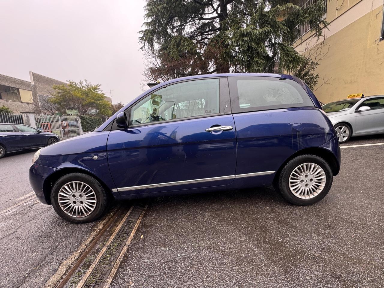 Lancia Ypsilon 1.2 Oro Giallo Ypsilon 1.2 Modamilano (44 kw)