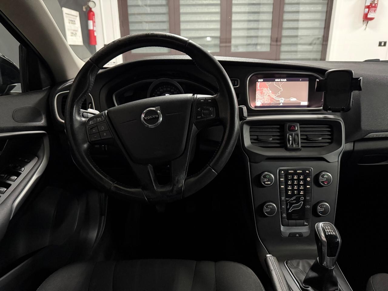 VOLVO V40 2.0 D2 (120) Cross Country Kinetic 2017