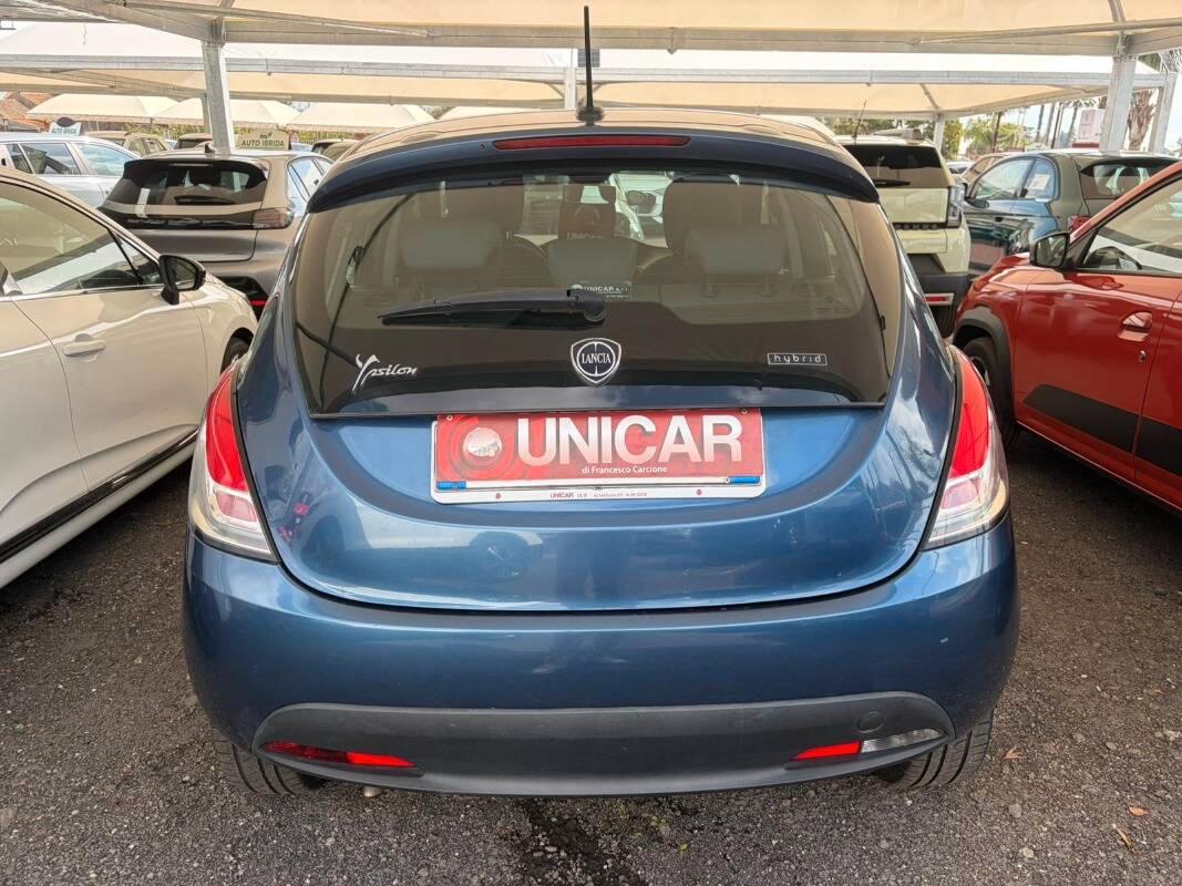 Lancia Ypsilon III 1.0 firefly hybrid Silver s&s 70cv