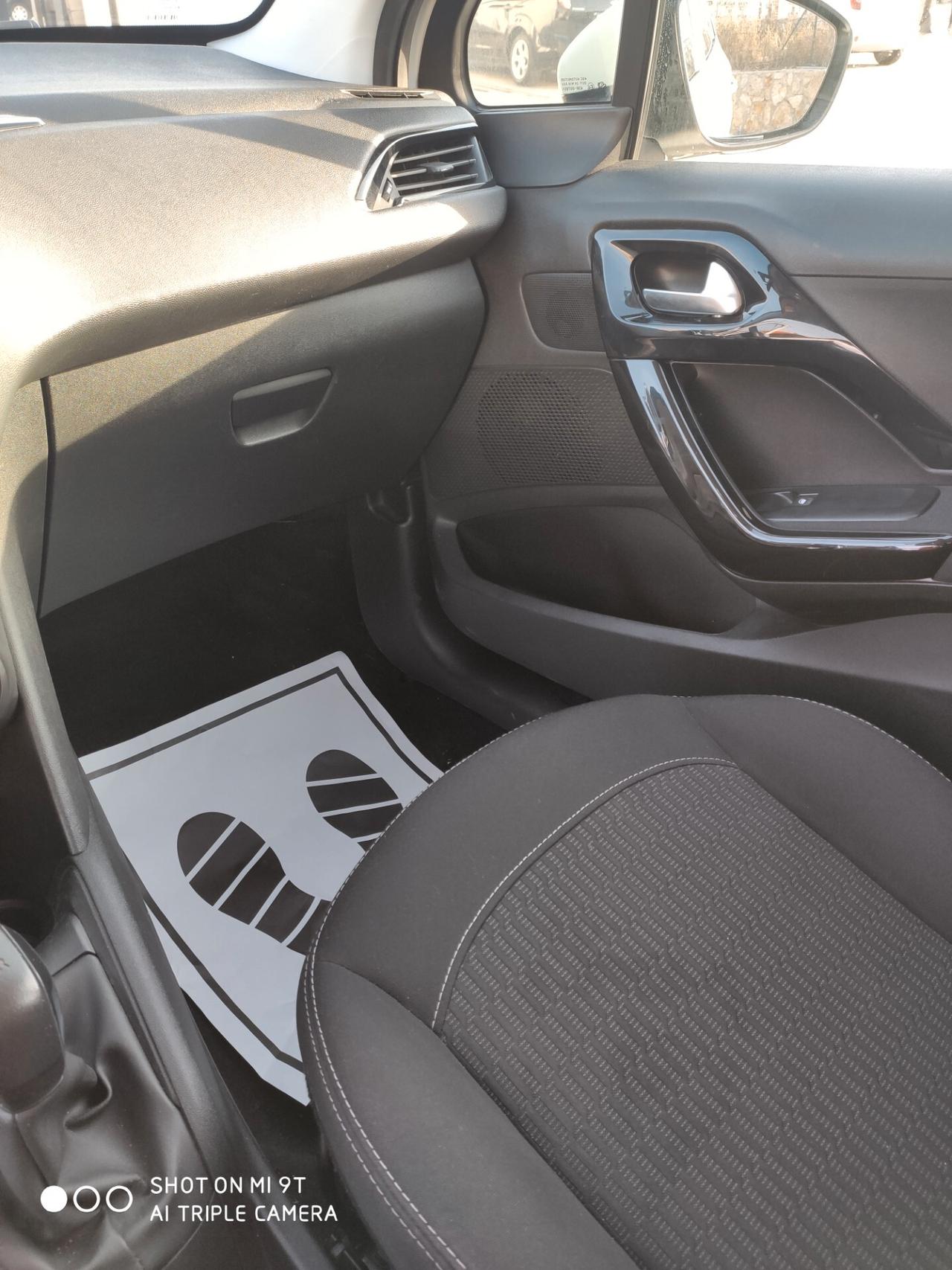 Peugeot 208 PureTech 82 5p. GPL Active