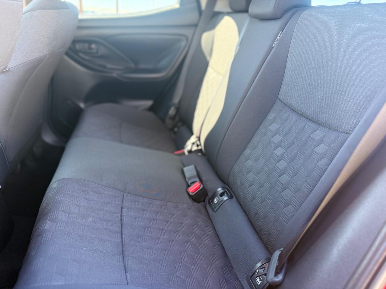Toyota Yaris 1.5 Hybrid 5 porte red 2025