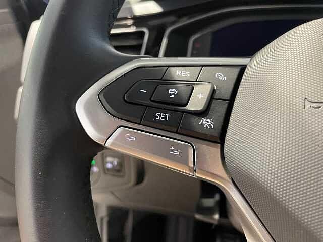 Volkswagen Polo 6ª serie 1.0TSI 95CV R-Line - NEOPATENTATI