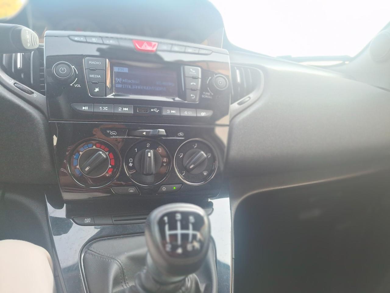 Lancia Ypsilon 1.0, 5 porte Hybrid