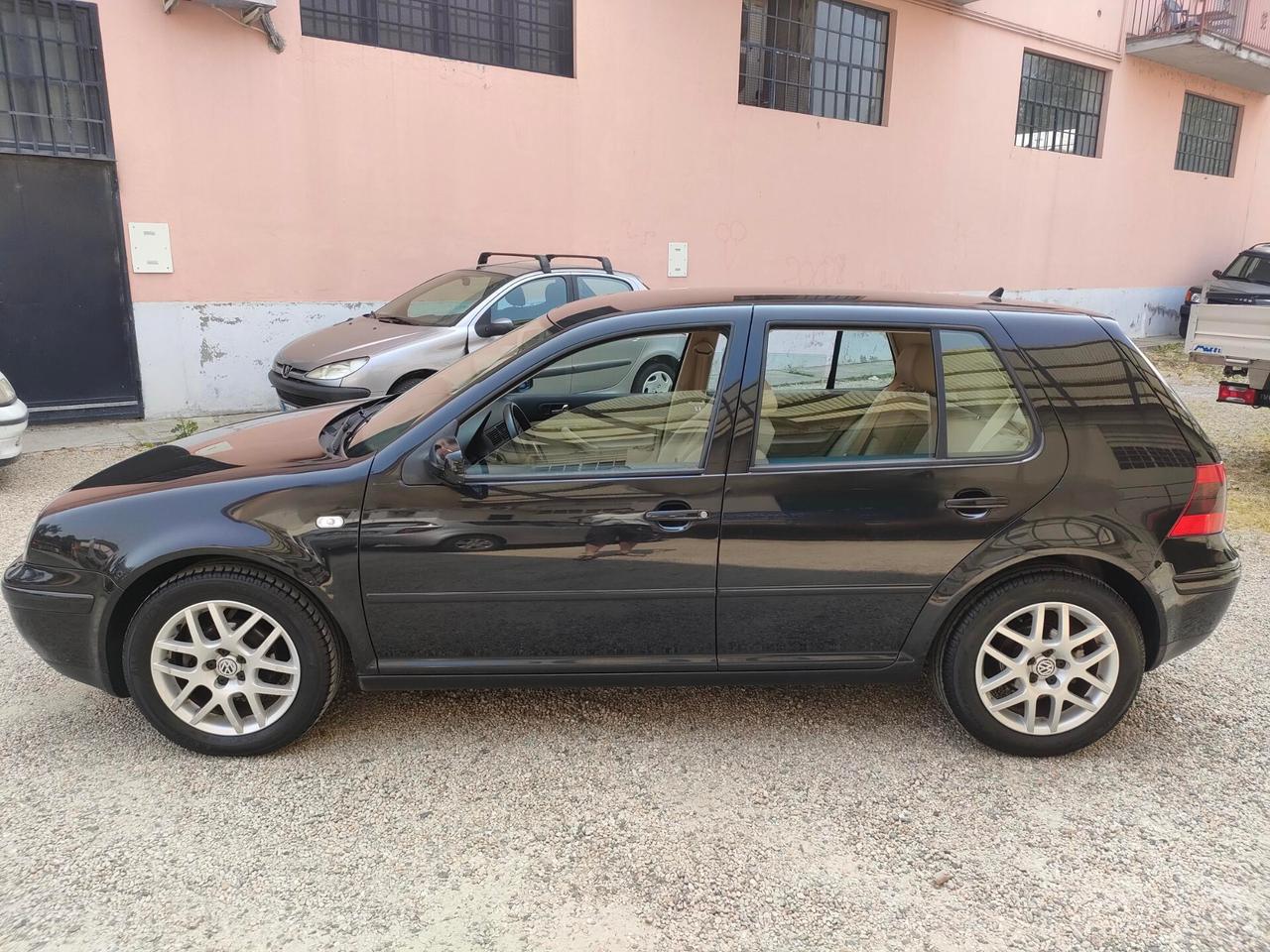 Volkswagen Golf 1.6 16V 5p. aut. Highline