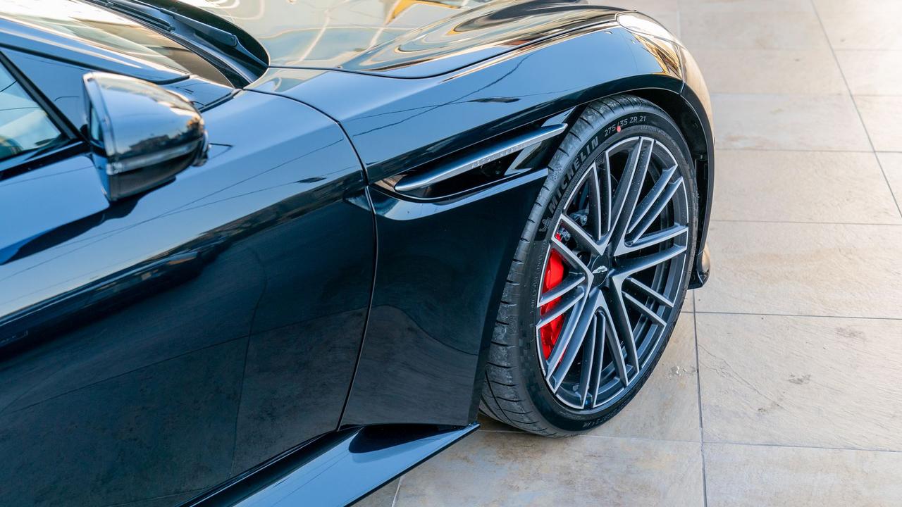 ASTON MARTIN DB12 Coupe 4.0 V8 auto