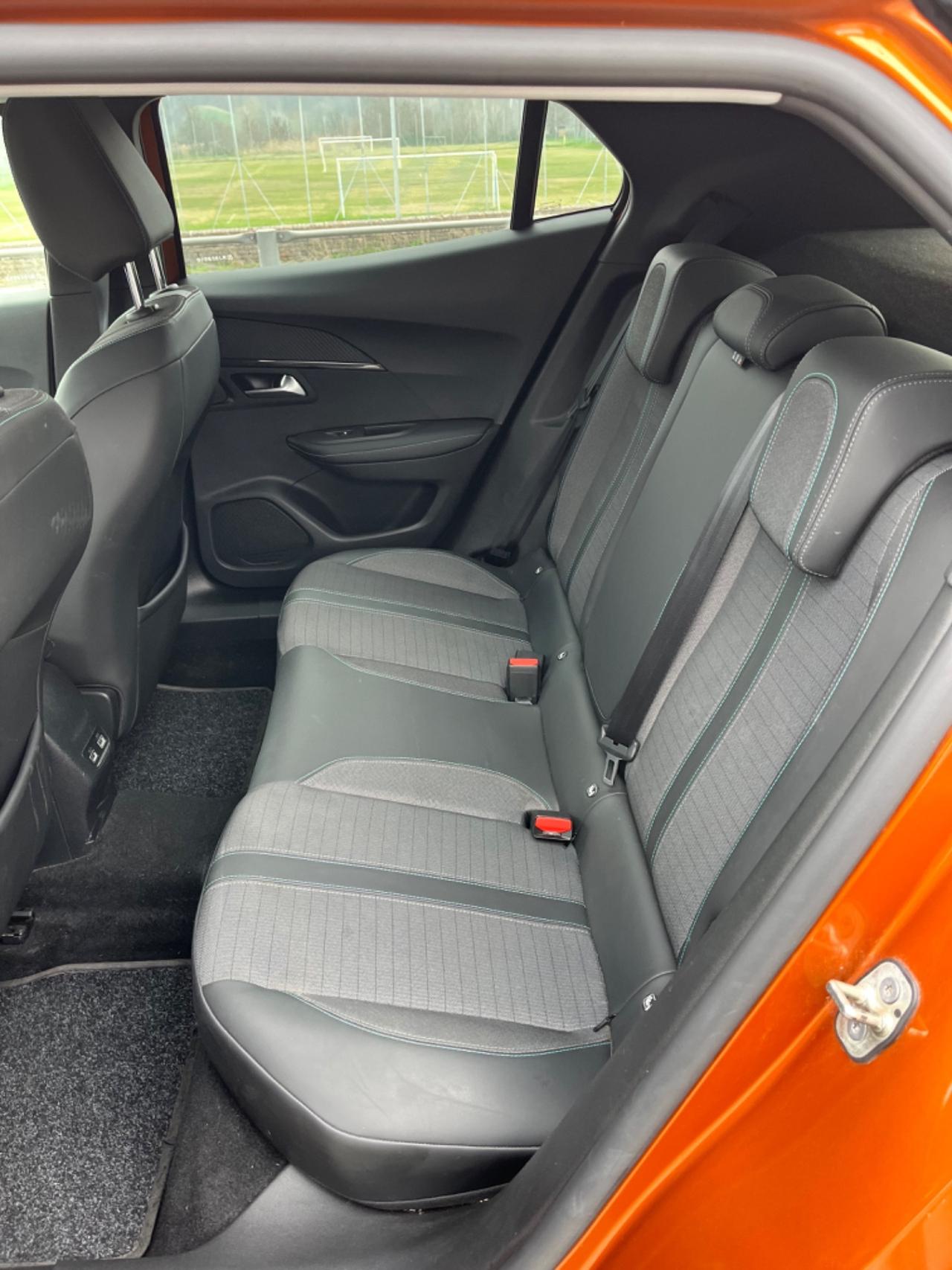 Peugeot 2008 BlueHDi 110 S&S Allure Pack