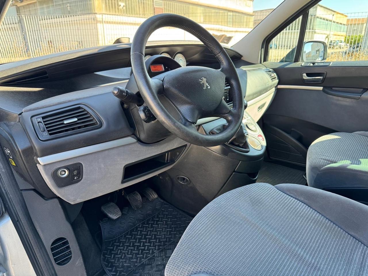 Peugeot 807 2.0 HDi. 5 Posti omologato per 8