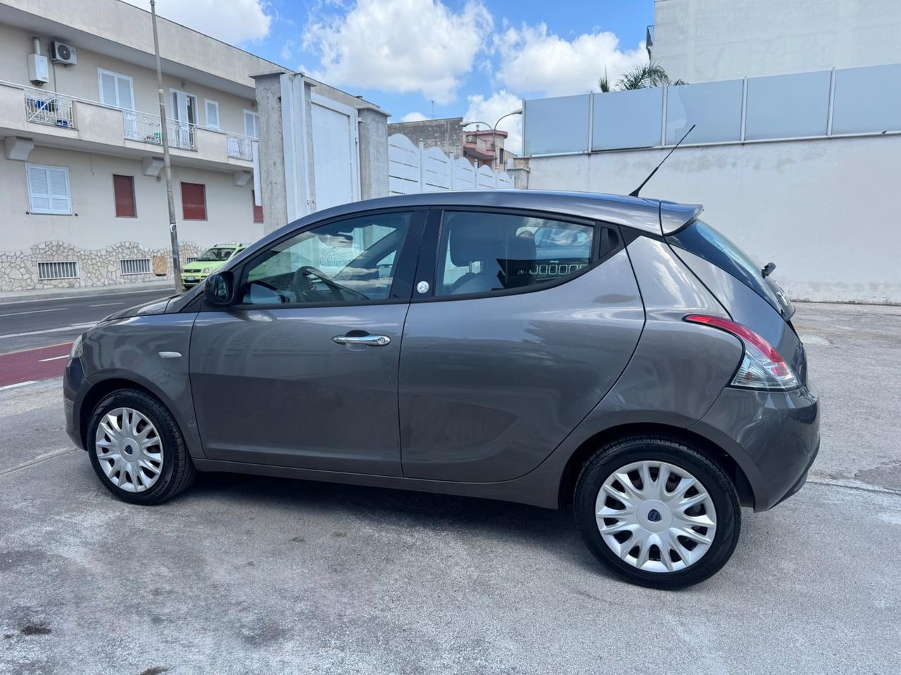 Lancia Ypsilon 1.2 GPL 69CV Ecochic 2012