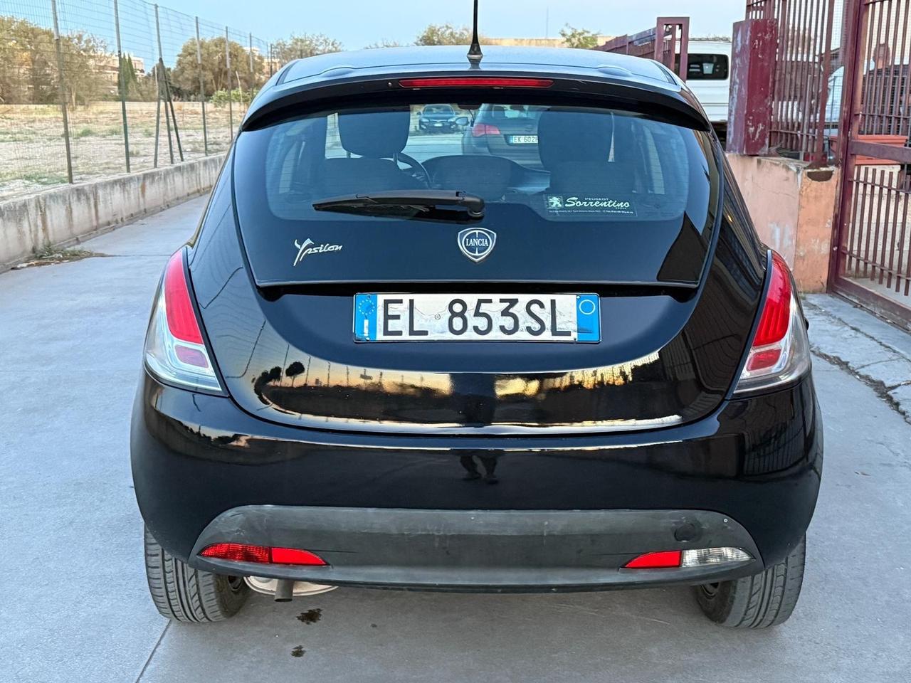 Lancia Ypsilon 1.2 69 CV 5 porte GPL Ecochic Silver