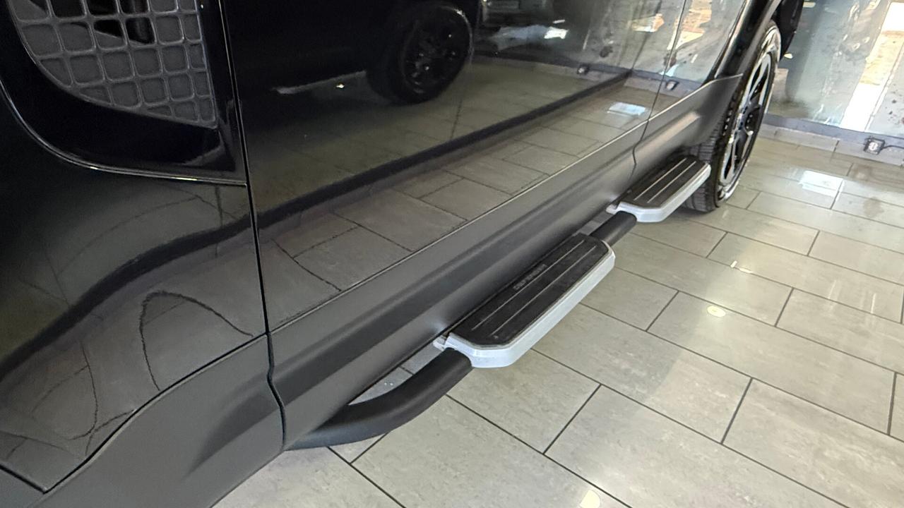Land Rover Defender 110 3.0D AUTOCARRO N1