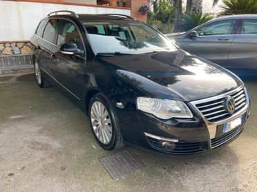 Volkswagen Passat SW 2.0 140 CV TDI Variant Highline Full optional manuale NEOPATENTATI