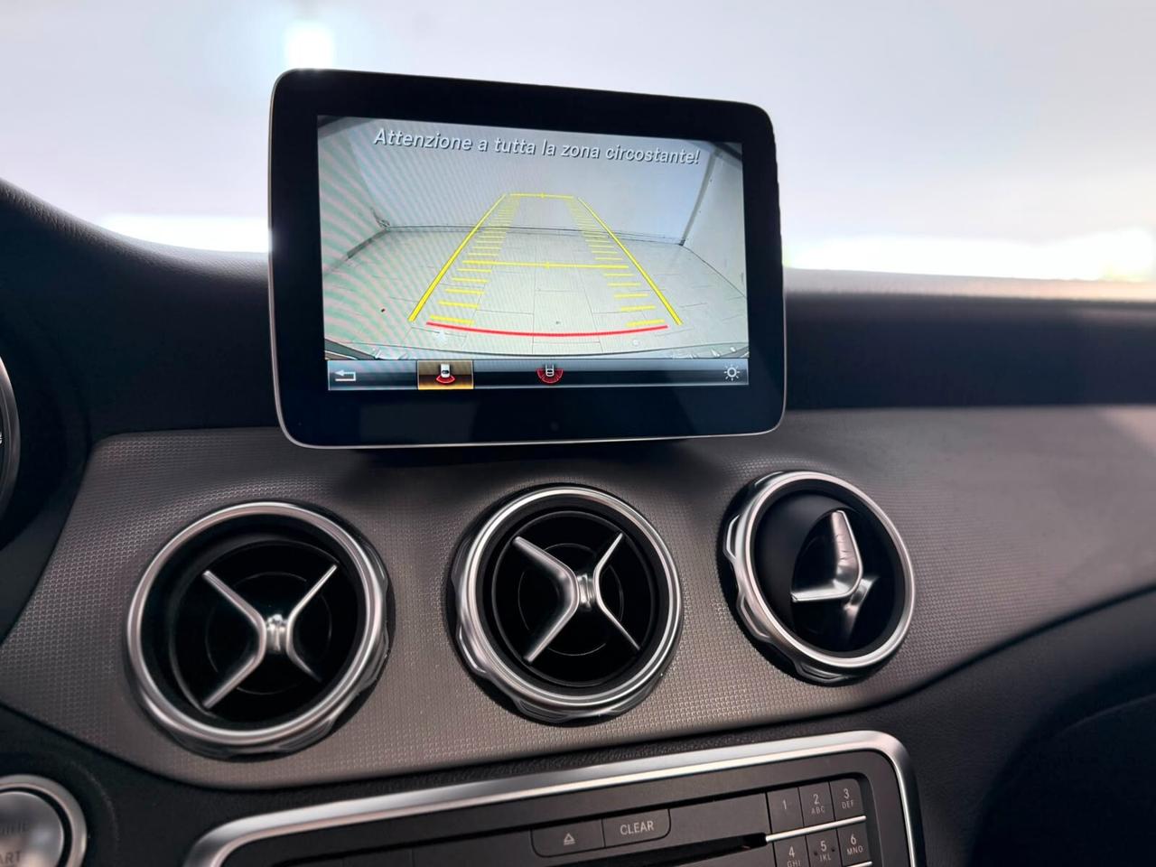 MERCEDES GLA 180D PREMIUM NEOPATENTATI