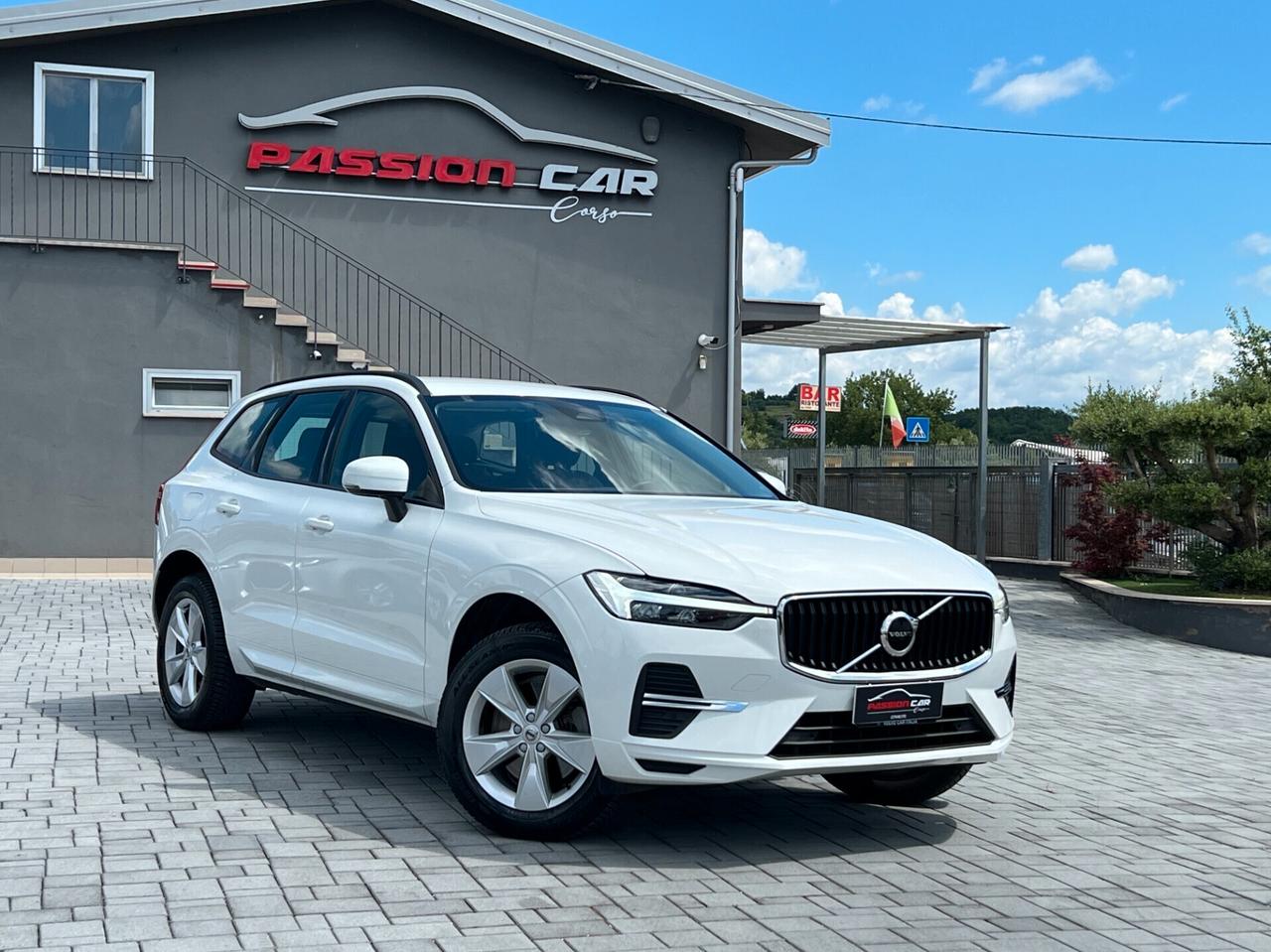 Volvo XC 60 B4 D AWD automatico MOMENTUM - UNIPRO