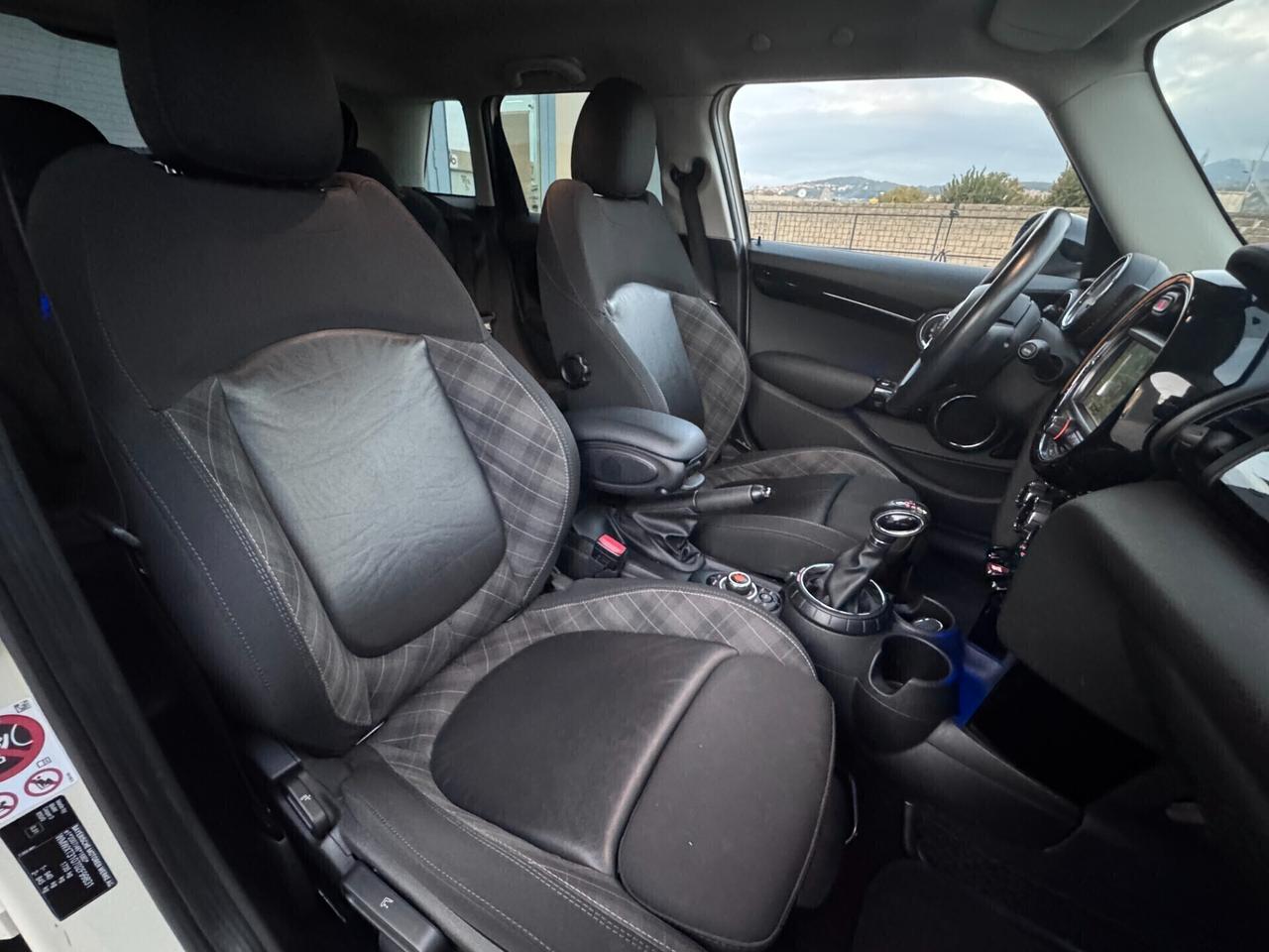 Mini Cooper D 1.5 5 porte - TAGLIANDI CERT. - GARANZIA FINO A 5 ANNI