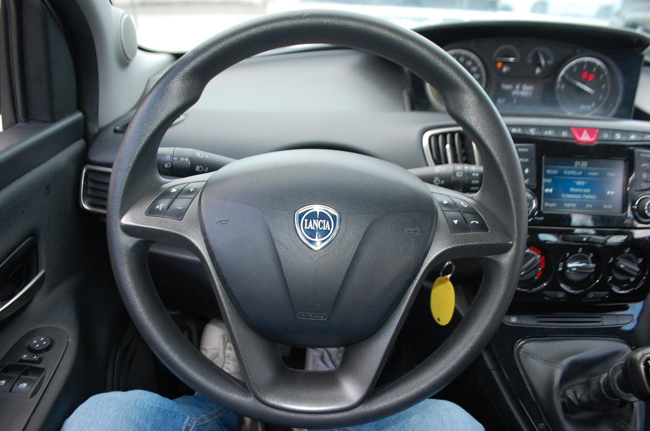 Lancia Ypsilon 1.0 firefly 70CV hybrid Gold S&S Uff Italy USB