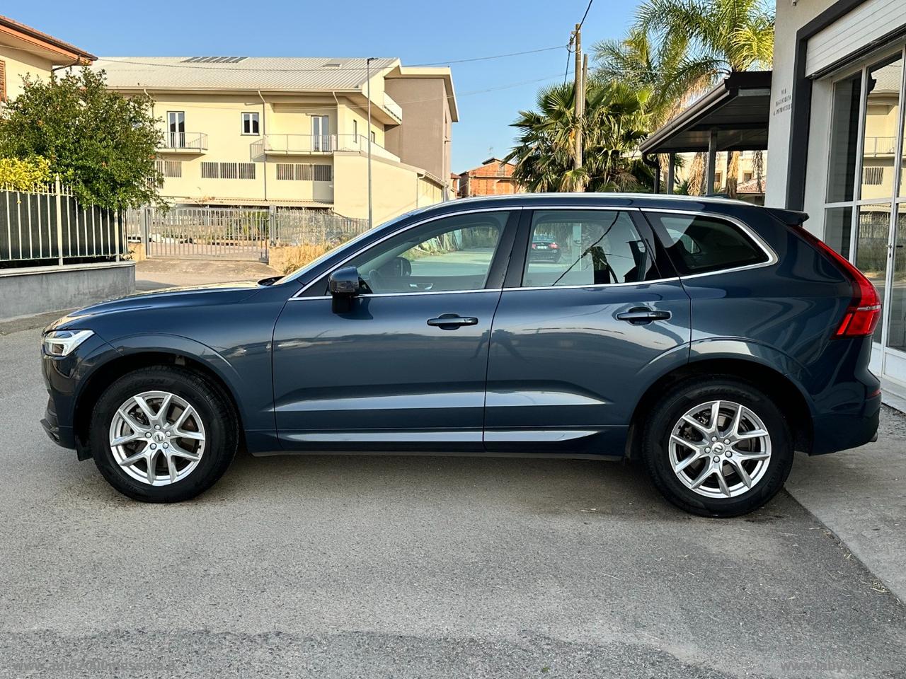 VOLVO XC60 B4 AWD GEARTRONIC MOMENTUM PRO IBRIDO DIESEL