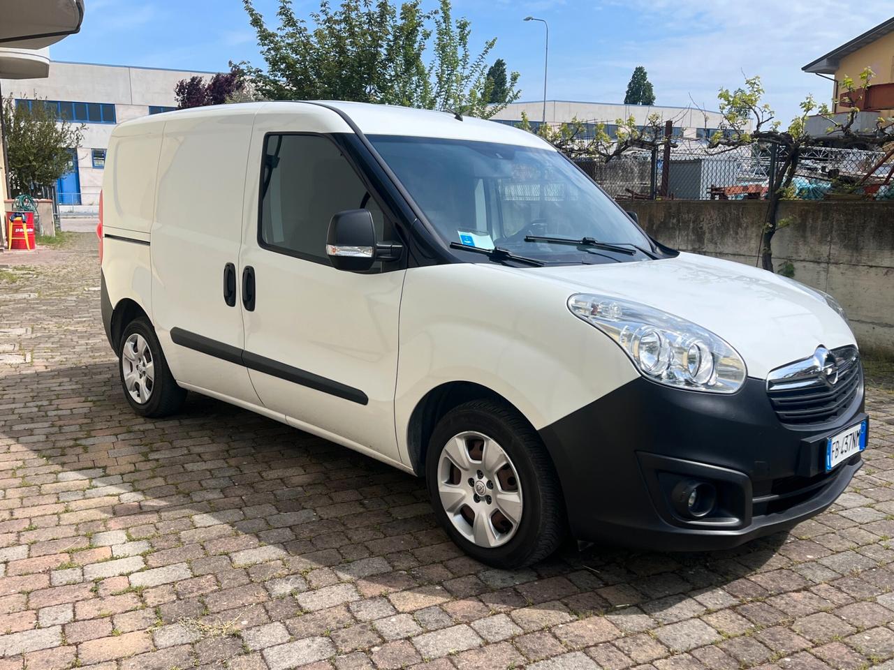 OPEL COMBO 2016 IVA ESPOSTA