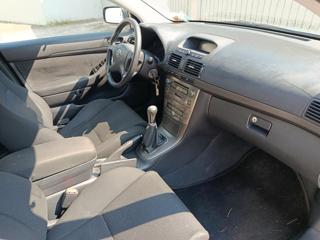 Toyota Avensis 2.0 D-4D 16V Station Wagon DOPPIO TRENO DI PNEUMATICI