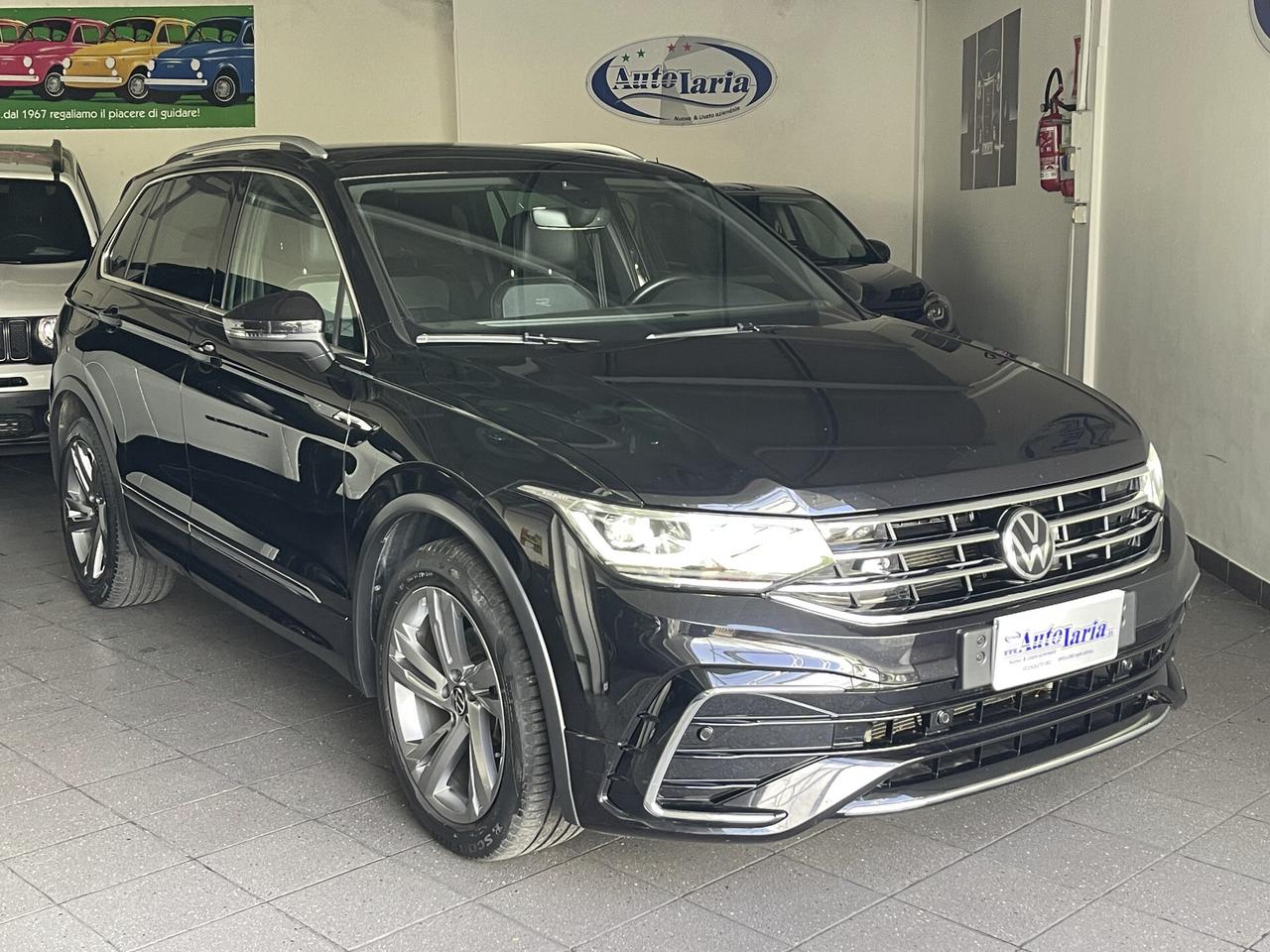 Volkswagen Tiguan 2.0 TDI 150 CV SCR DSG R-Line Fari IQ.LIGHT LED MATRIX--Digital Cockpit Pro 10,25", Navi