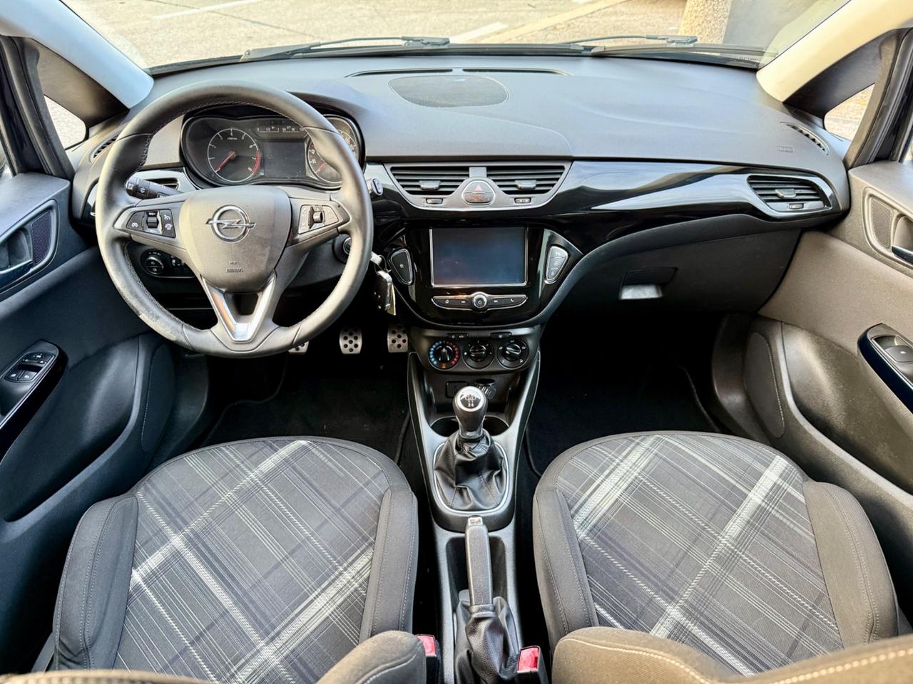 Opel Corsa 1.2 5 porte 2017 total black