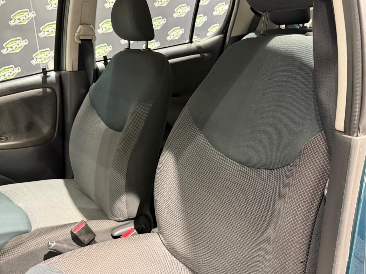 Toyota Yaris - 2004 1.0 benz 65 cv 143000 km