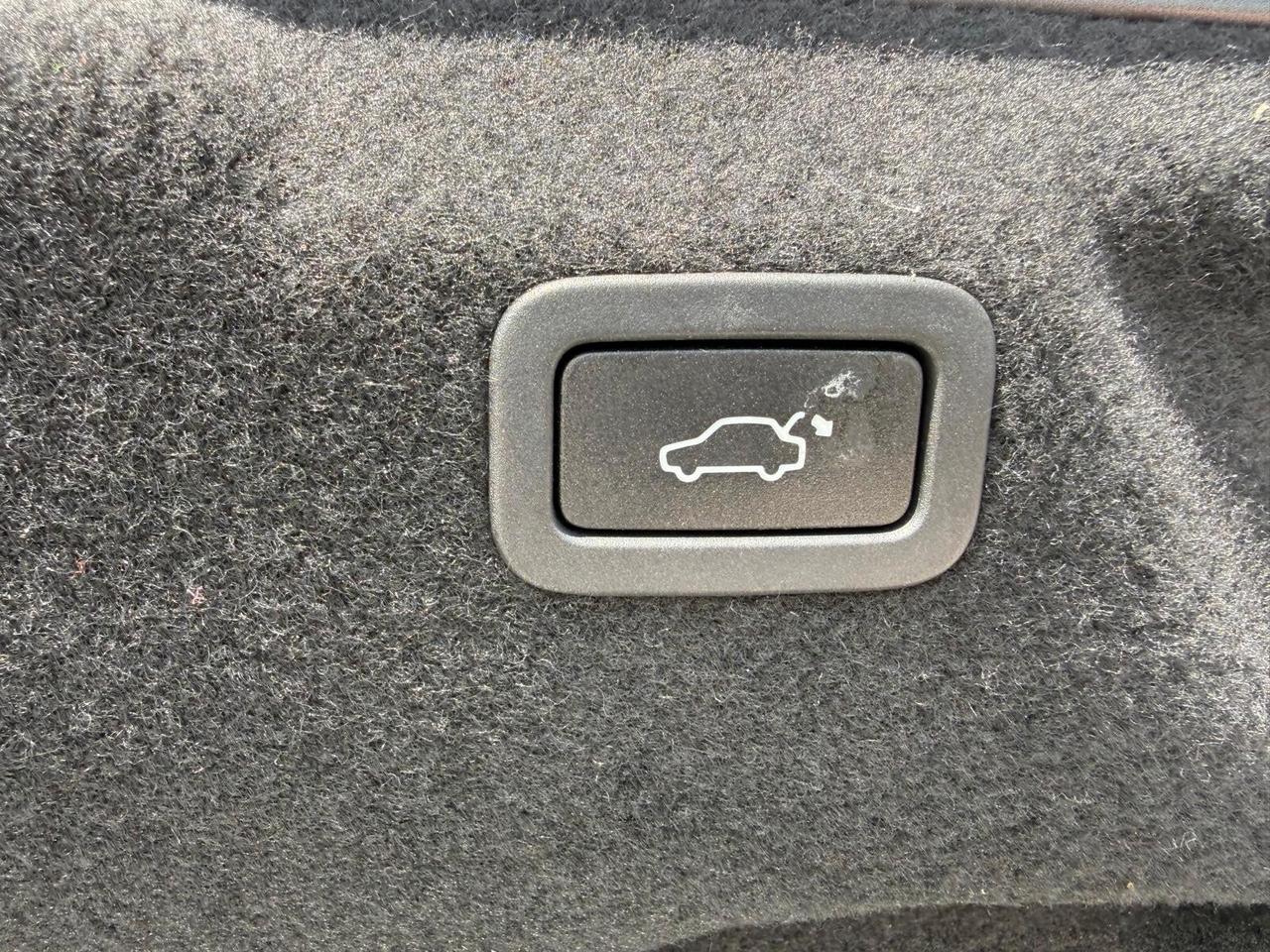 Jaguar XE 2.0 D Turbo 180CV aut. Portfolio Solo 87.000Km