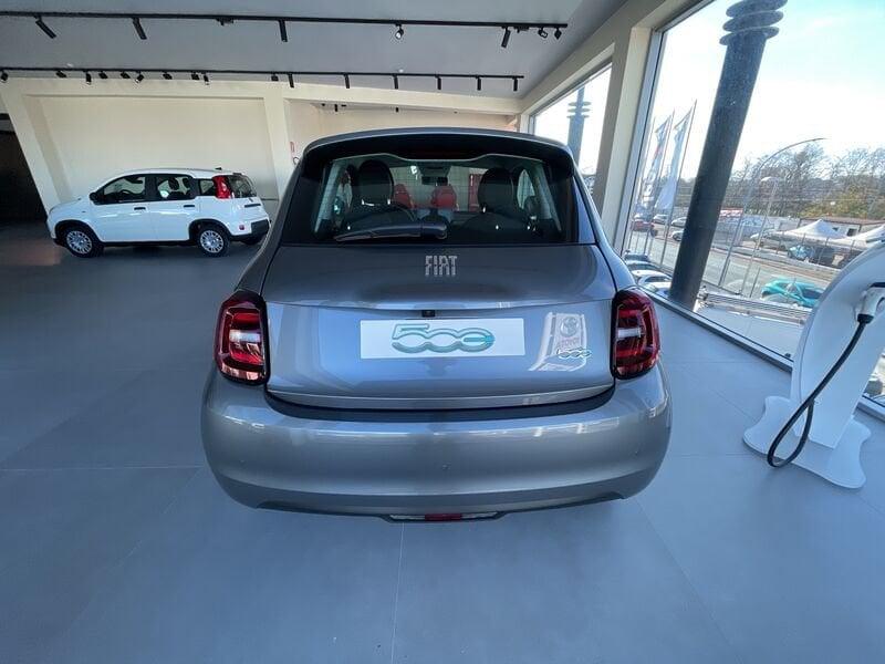 FIAT 500e 500 Nuova 500 Hatchback My23 La Nuova 500 - 320 Berlina