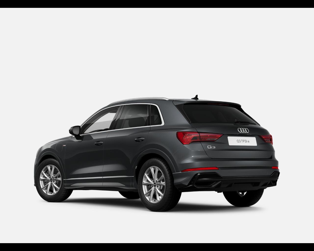 AUDI Q3 45 TFSIe S-TRONIC S-LINE EDITION