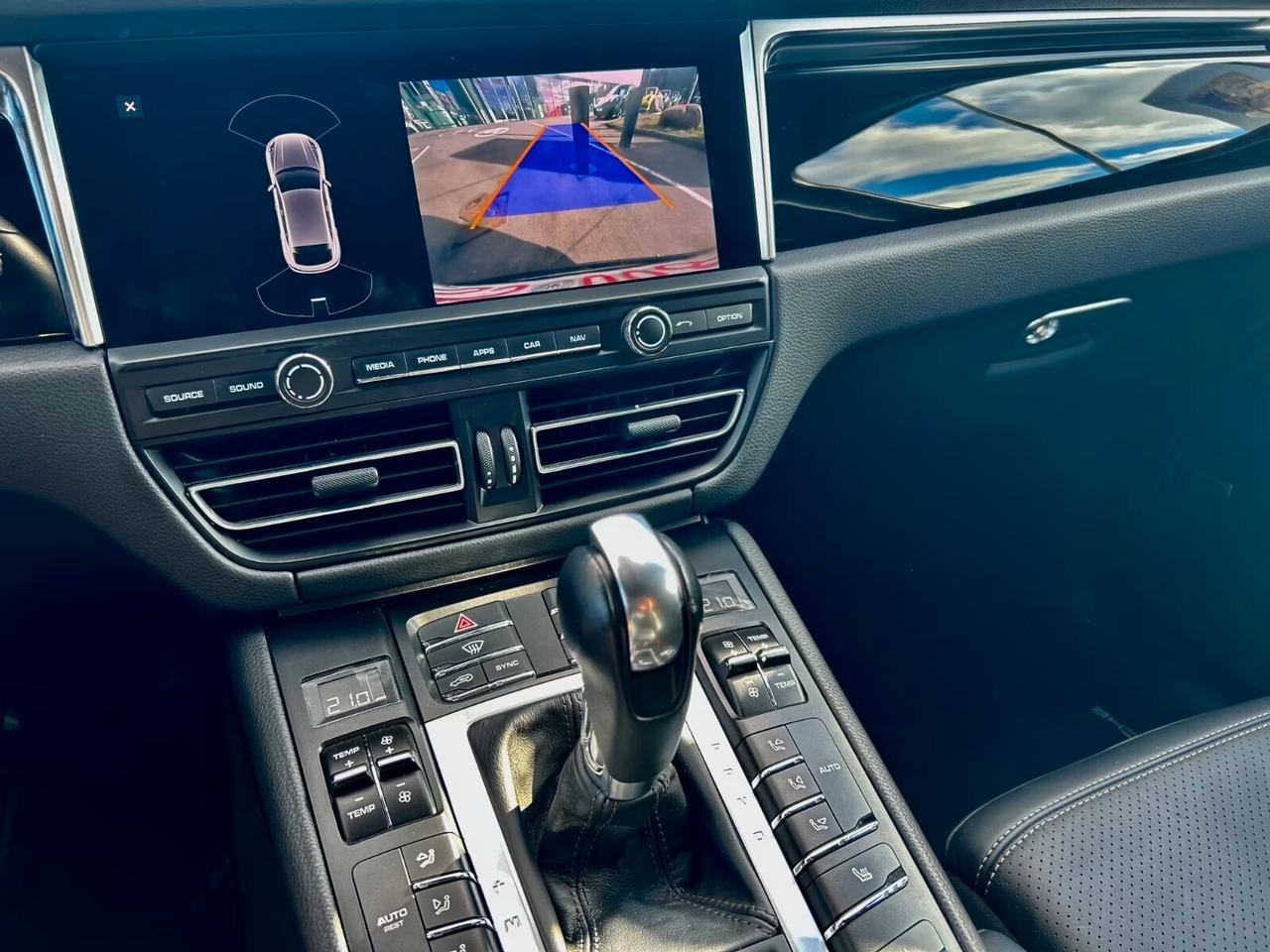 Porsche Macan 2.0 LED, sistema di navigazione, telecamera